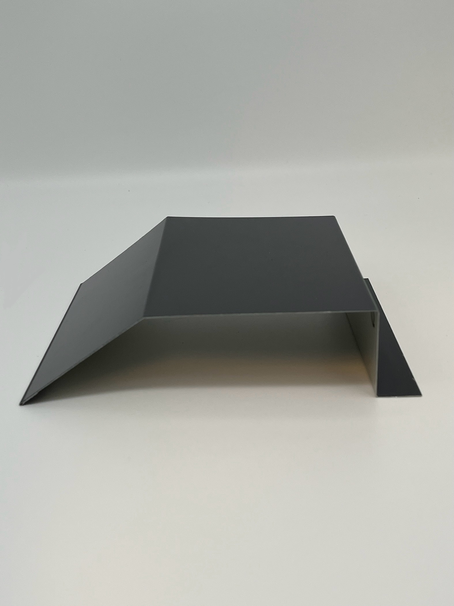 TRAUFBLECH FÜR SANDWICHDACHPANEELE 30MM MIT RÜCKSCHNITT